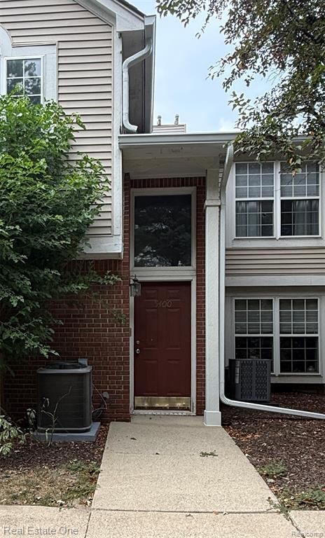 5400 Pine Aires