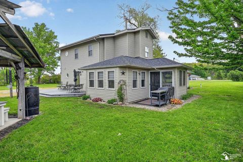 Photo of 9799 Sylvania Petersburg Road, Ottawa Lake, MI 49267 (MLS # 50210933)