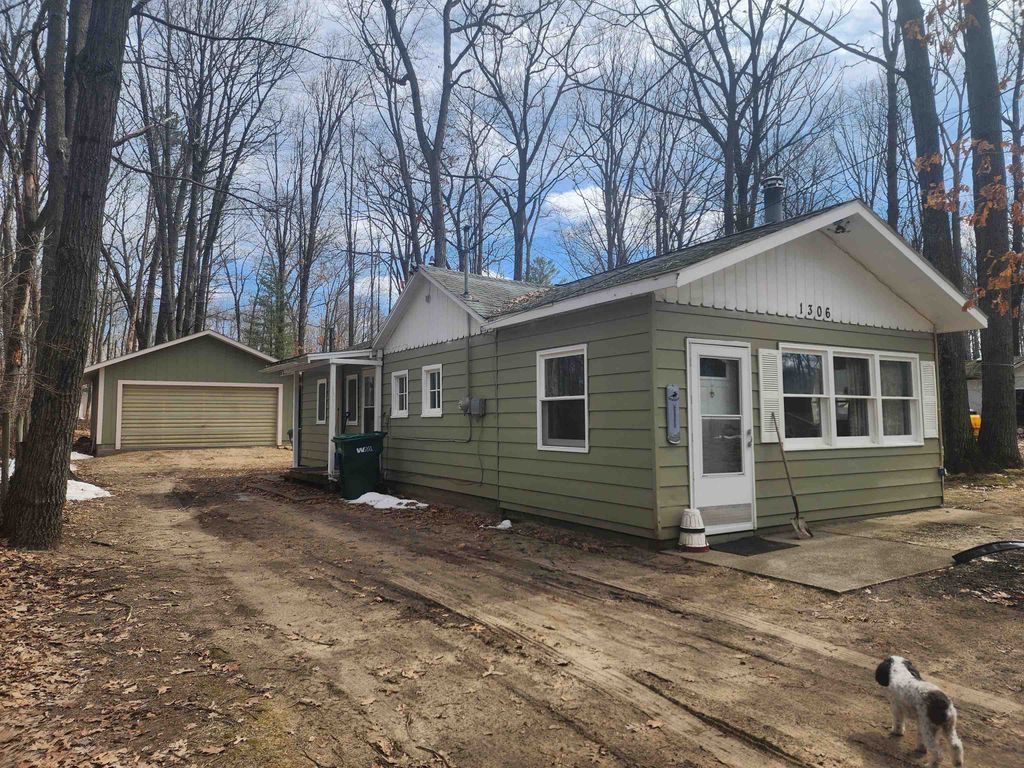 Photo of 1306 Russell Drive, Harrison, MI 48625 (MLS # 50202939)