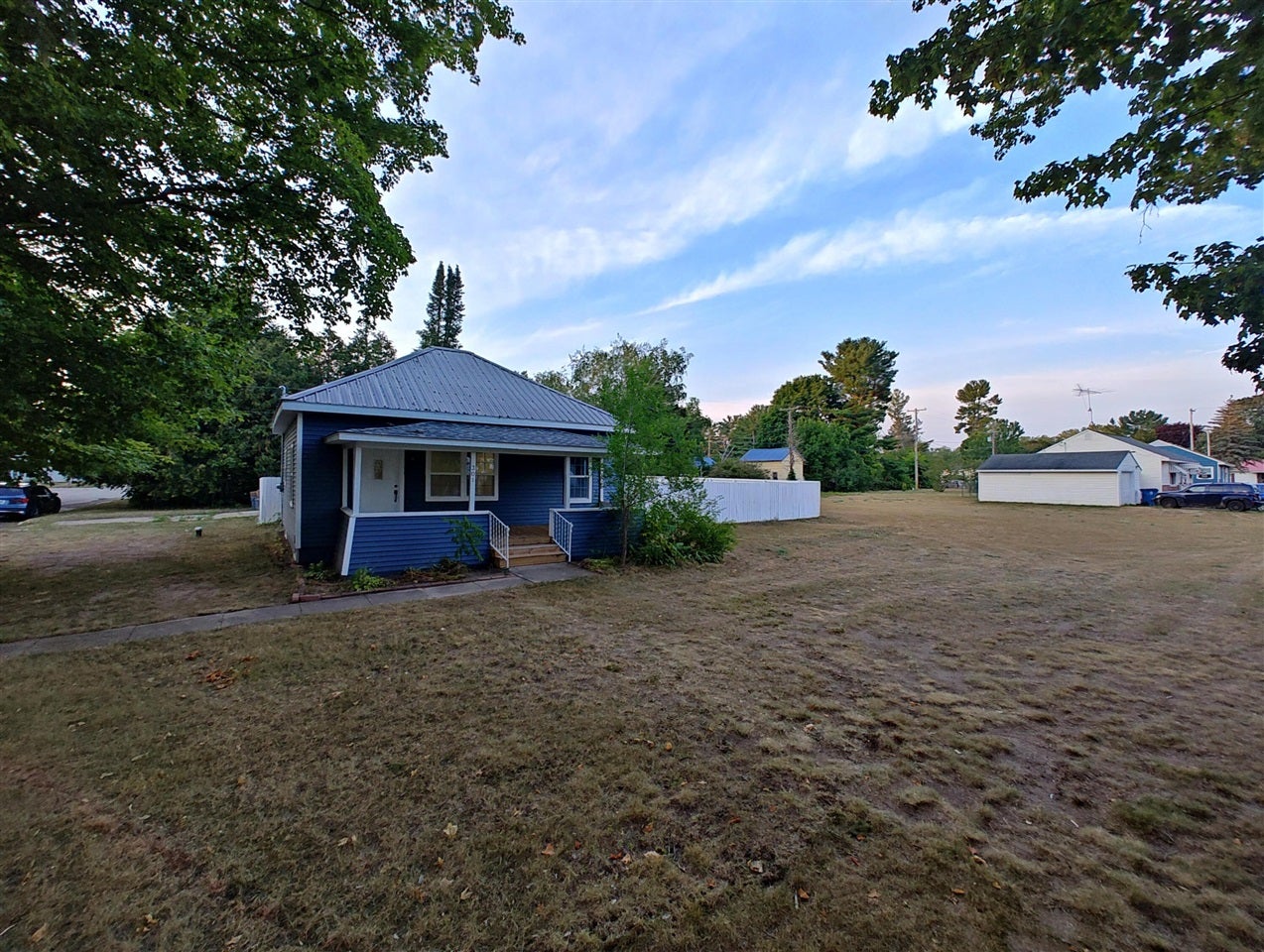 301 E Angel Avenue