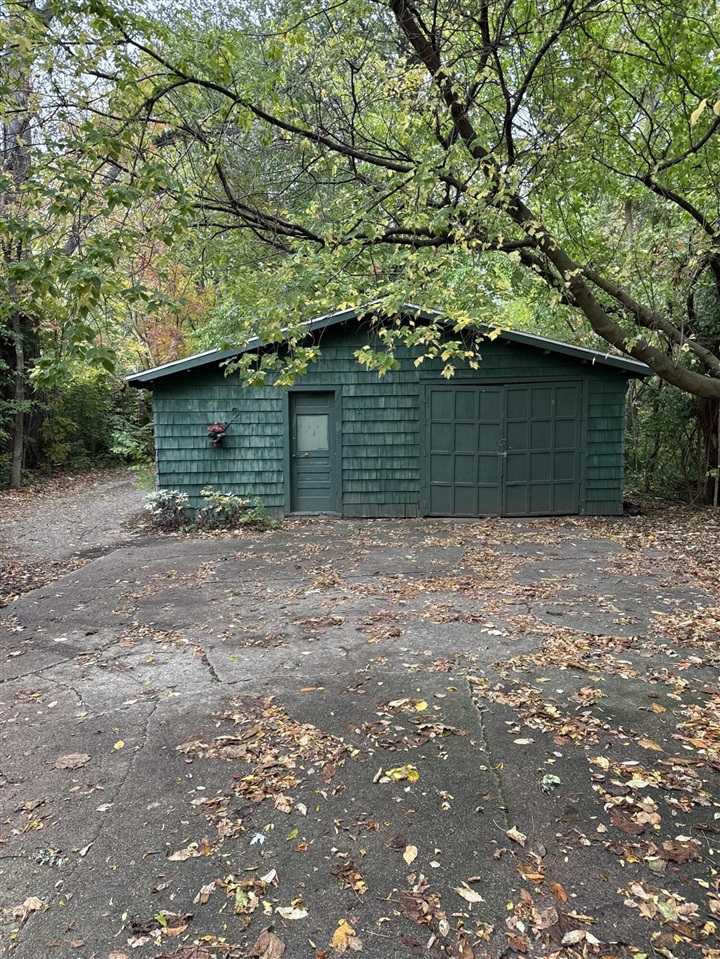 453 Lakeshore Boulevard