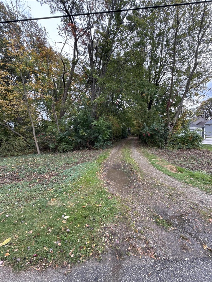 453 Lakeshore Boulevard