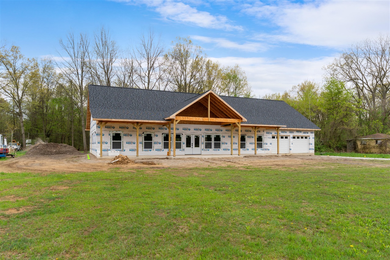 8329 Oakville Waltz Road