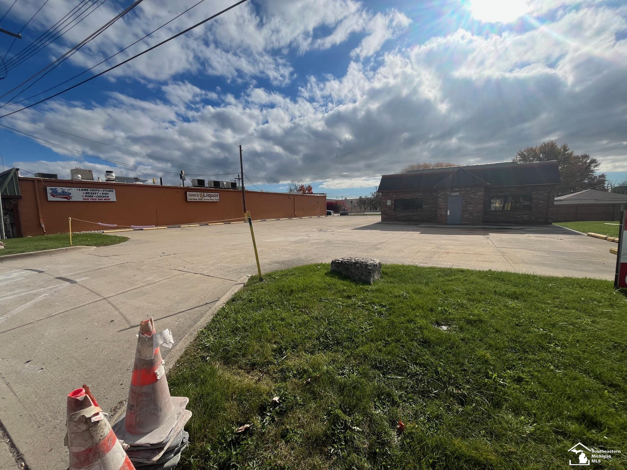 1090 N Dixie Highway