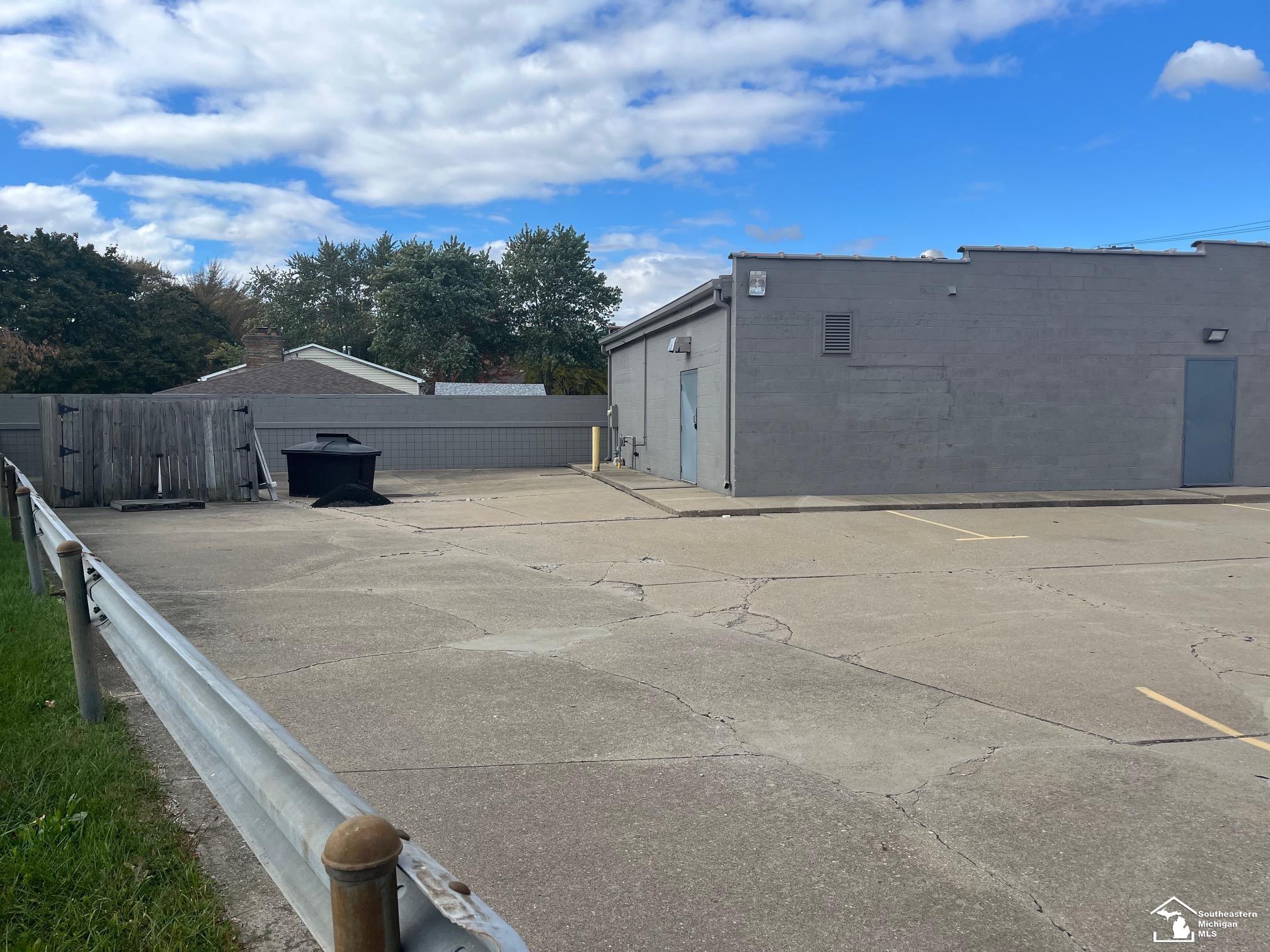 1090 N Dixie Highway