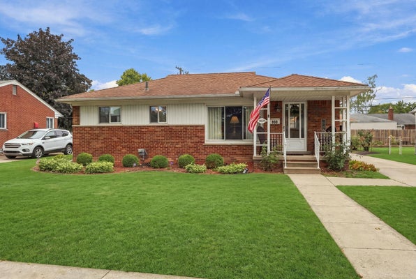 969 CHIPPEWA ST, MOUNT CLEMENS, MI 48043 - Image 9605c1fdabd064d4e041bcc6549f9936/1348847533