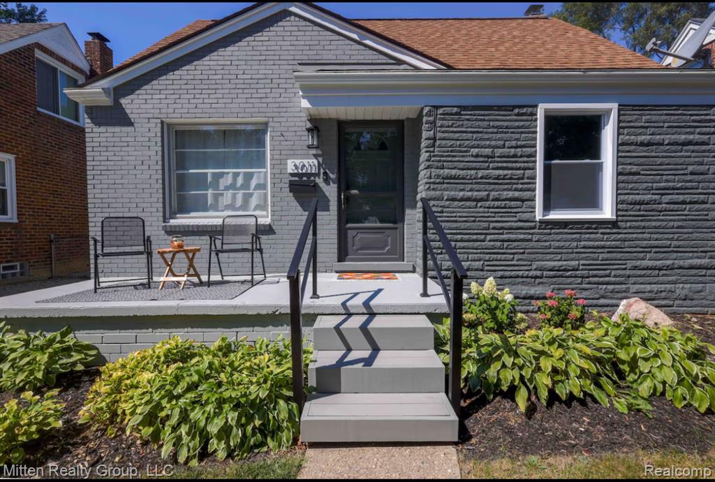 3011 N Alexander Avenue