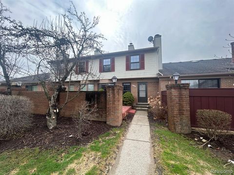 Photo of 31164 Country Way, Farmington Hills, MI 48331 (MLS # 60981116)