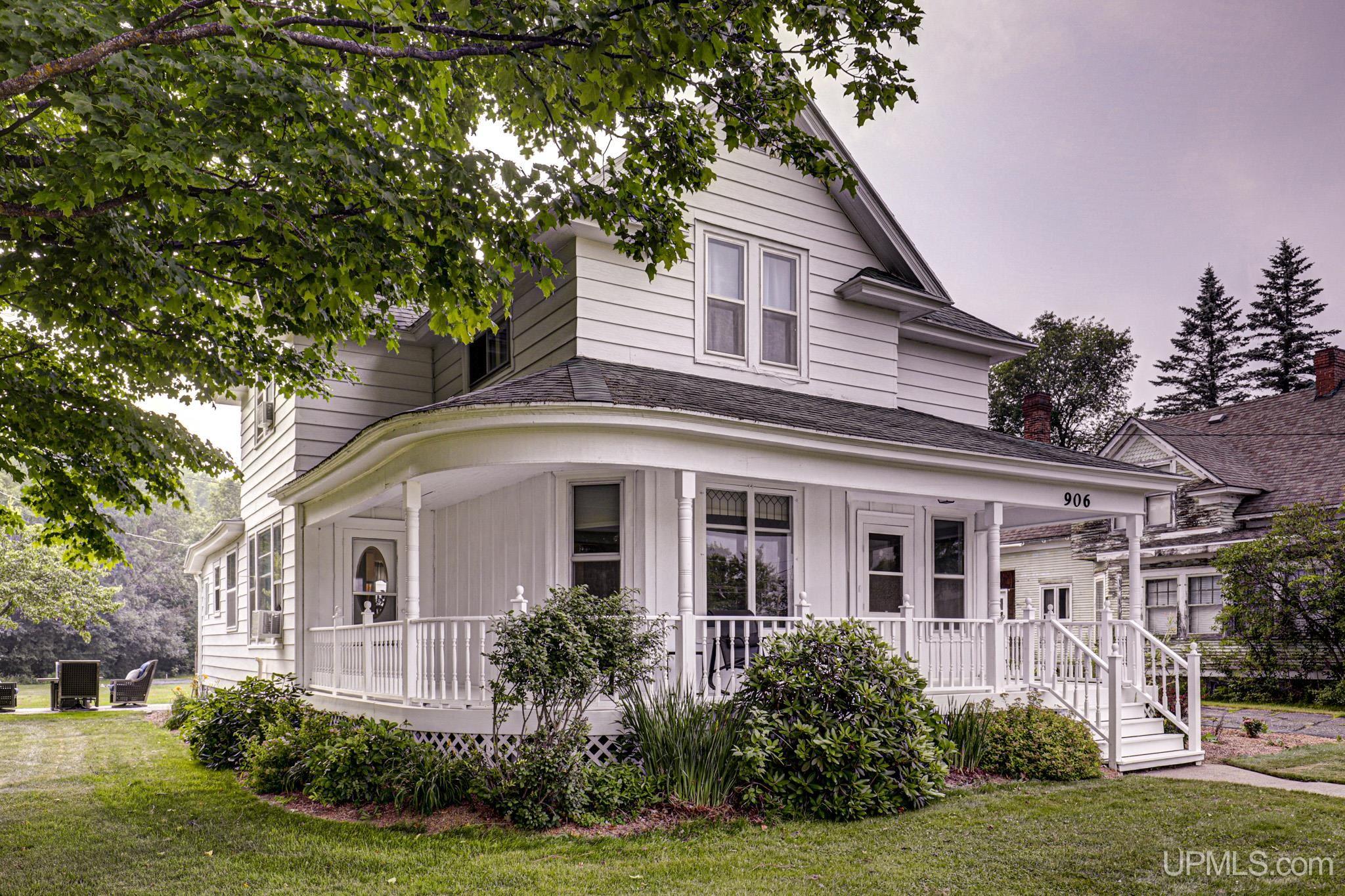 906 Selden Road
