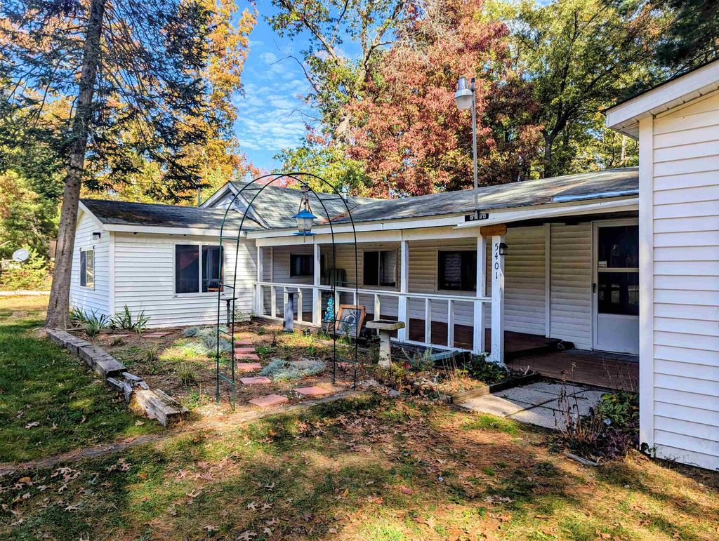 Photo of 5401 Oak Drive, Alger, MI 48610 (MLS # 50191639)