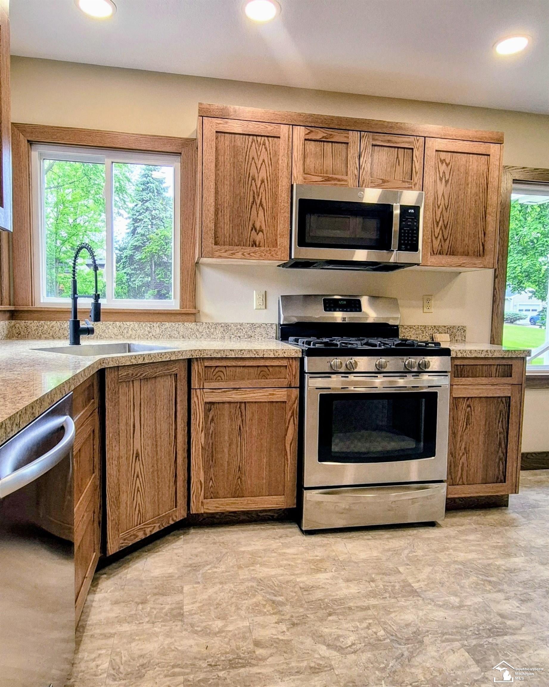 2114 Hollywood Drive