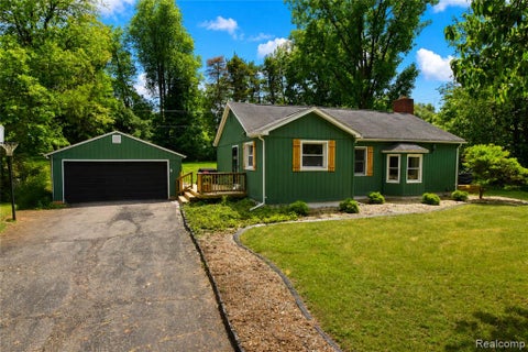 Photo of 1405 Middle Road, Highland, MI 48357 (MLS # 61001153)