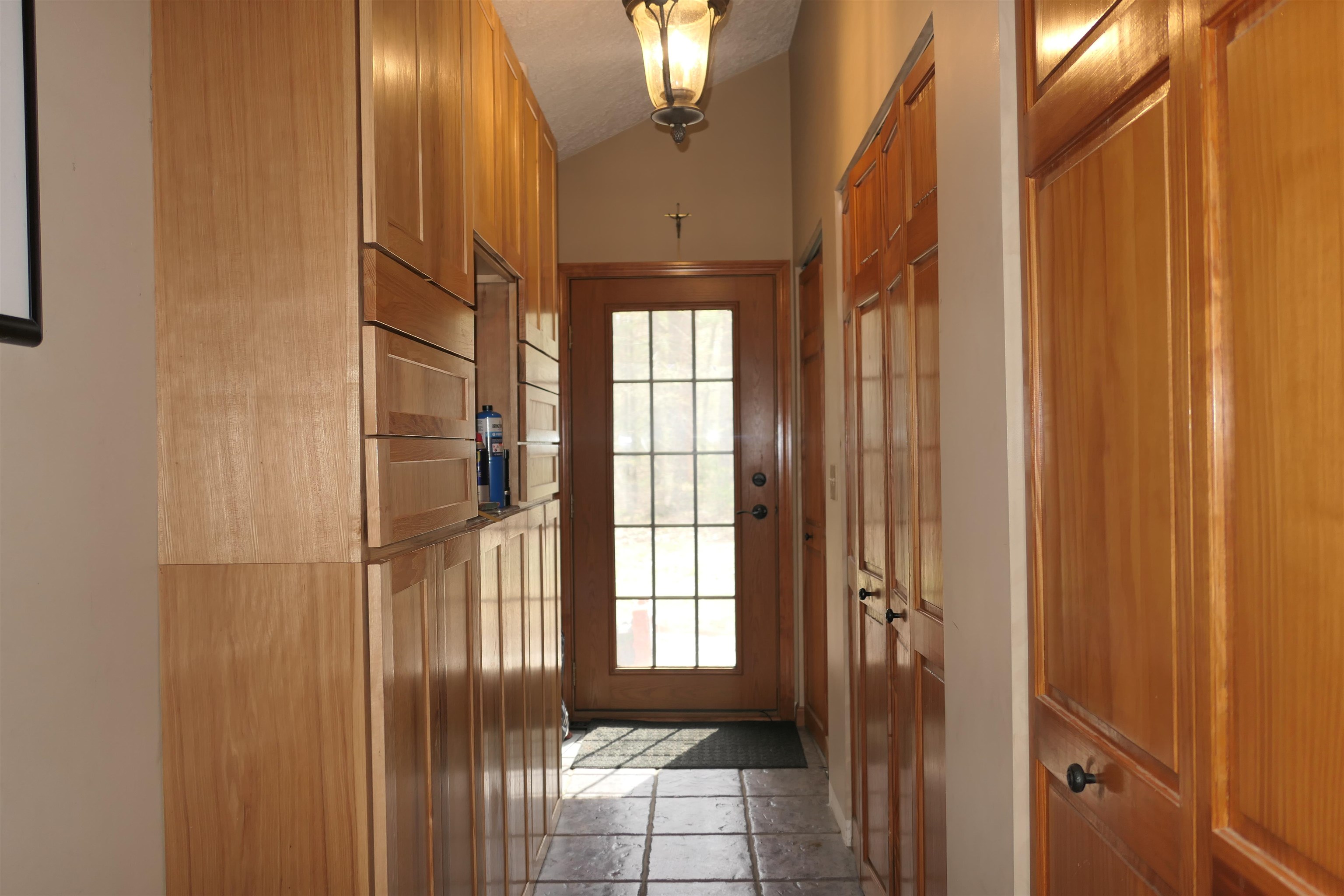 6480 W Lake Shore