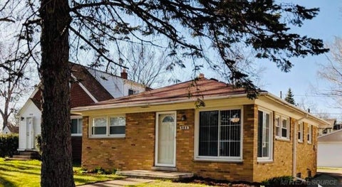 Photo of 994 VOORHEIS Road Street, Waterford, MI 48328 (MLS # 50219478)