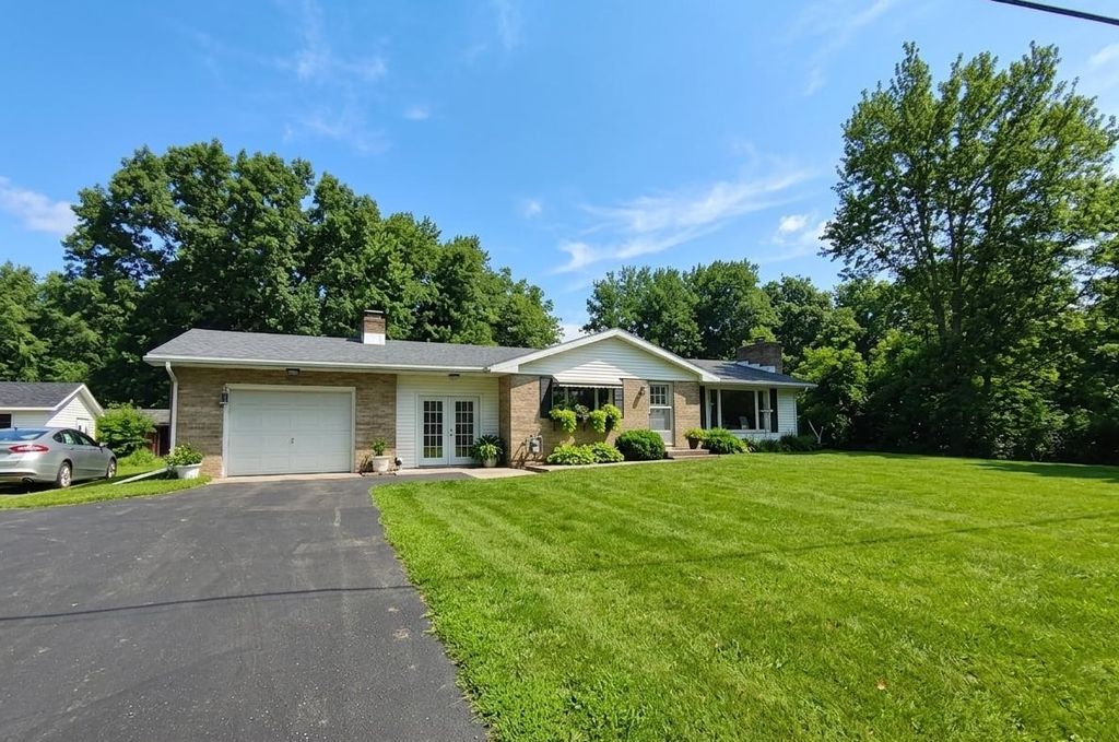 Photo of 900 Byfield Drive, Harrison, MI 48625 (MLS # 50202926)
