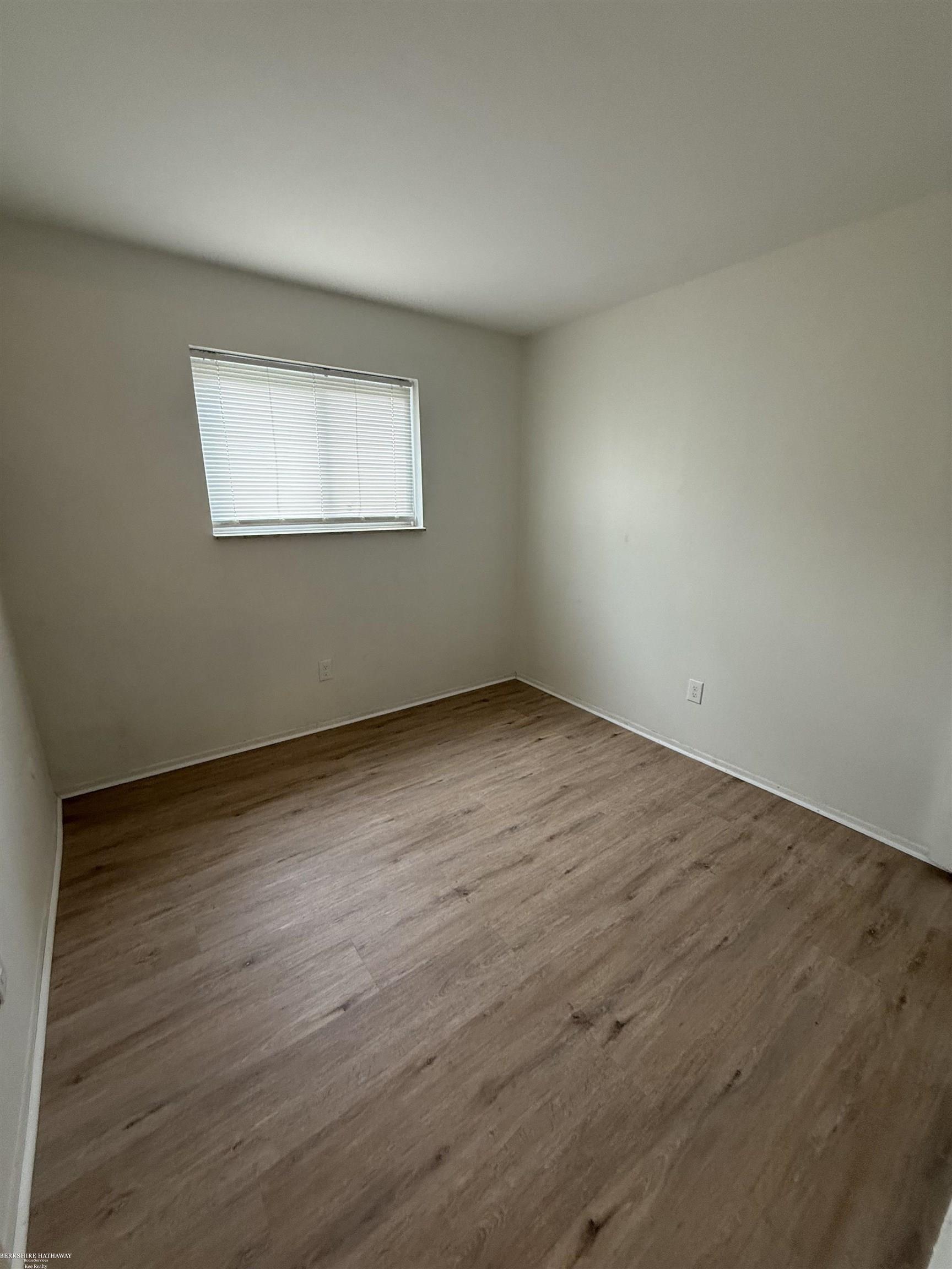 Clinton Township, Michigan 48035, United States, 2 Bedrooms Bedrooms, ,1 BathroomBathrooms,Residential,Active,249039