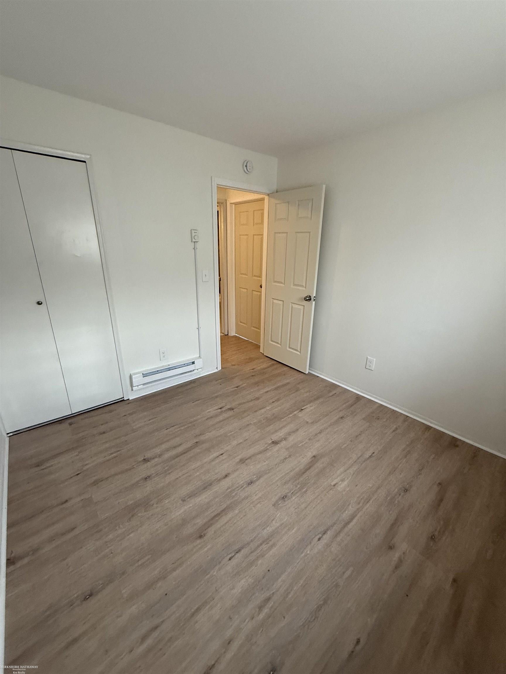 Clinton Township, Michigan 48035, United States, 2 Bedrooms Bedrooms, ,1 BathroomBathrooms,Residential,Active,249039