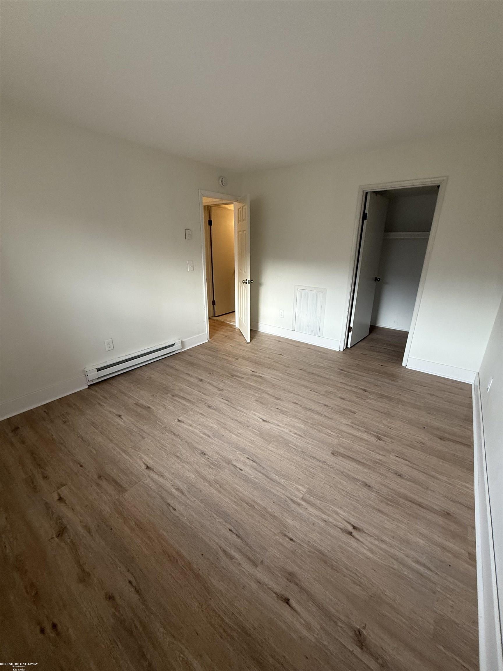 Clinton Township, Michigan 48035, United States, 2 Bedrooms Bedrooms, ,1 BathroomBathrooms,Residential,Active,249039