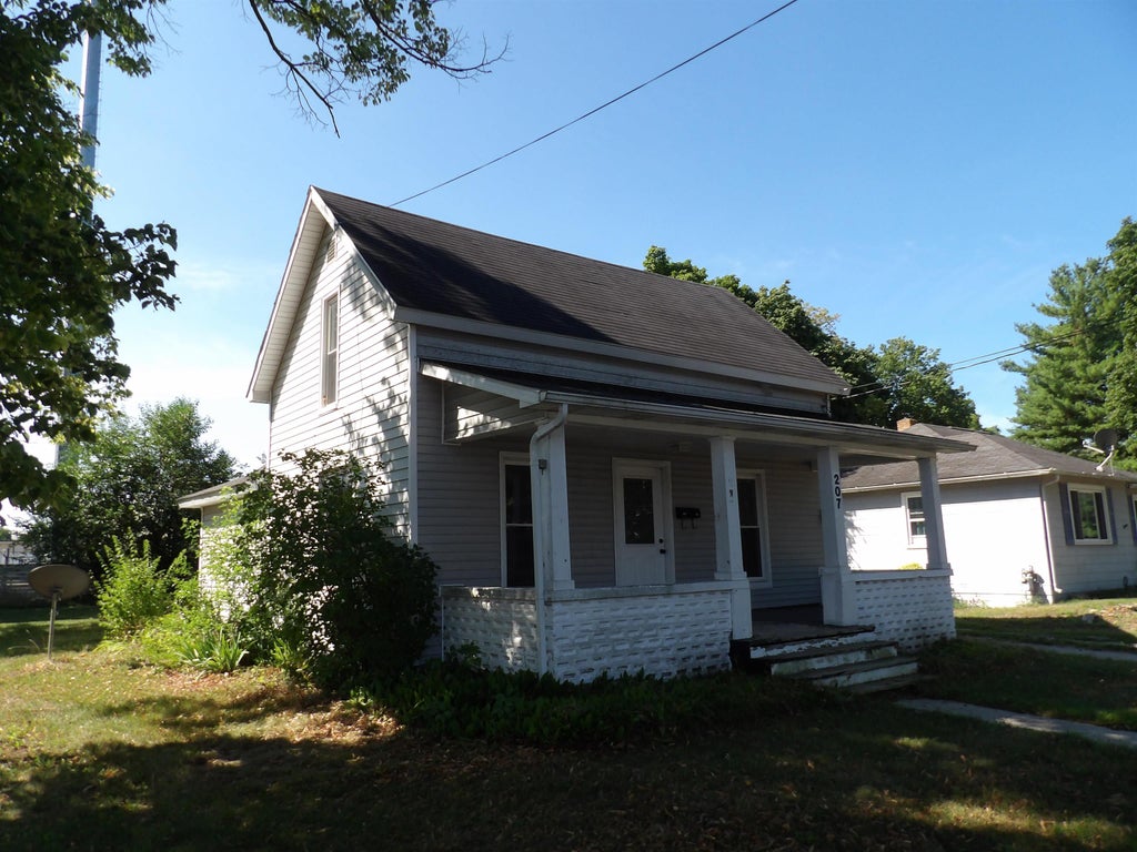 Photo of 207 W 6th Street, Clare, MI 48617 (MLS # 50219755)