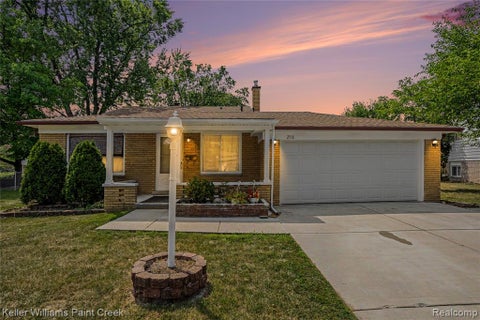 Photo of 2918 Saratoga Drive, Troy, MI 48083 (MLS # 61020766)