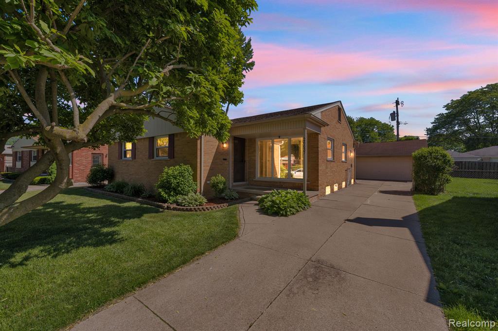 26637 Clairview Drive