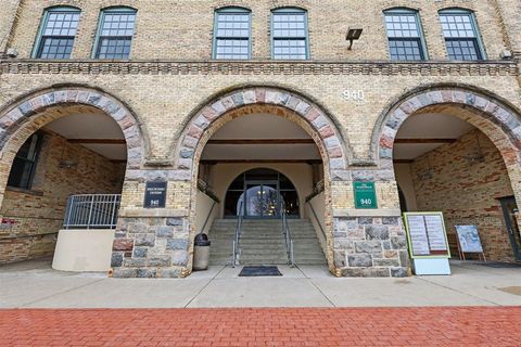 Photo of 940 Monroe Avenue 341 #341, Grand Rapids, MI 49503 (MLS # 70516269)