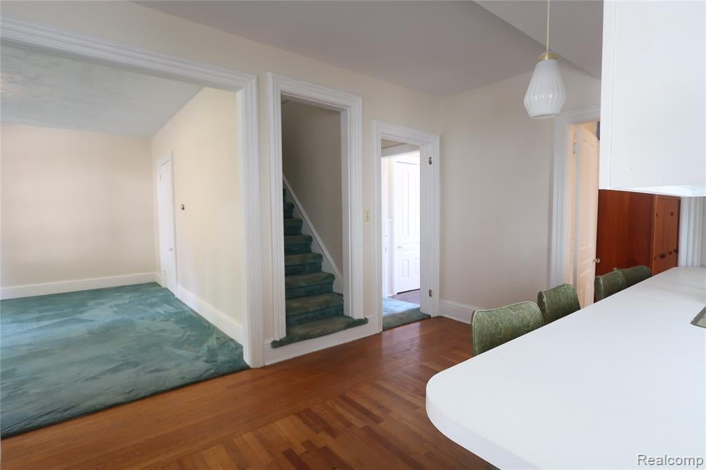 426 E 4th Street