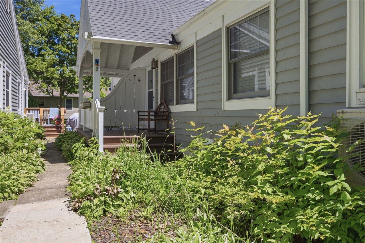 15577 Victor Road 4