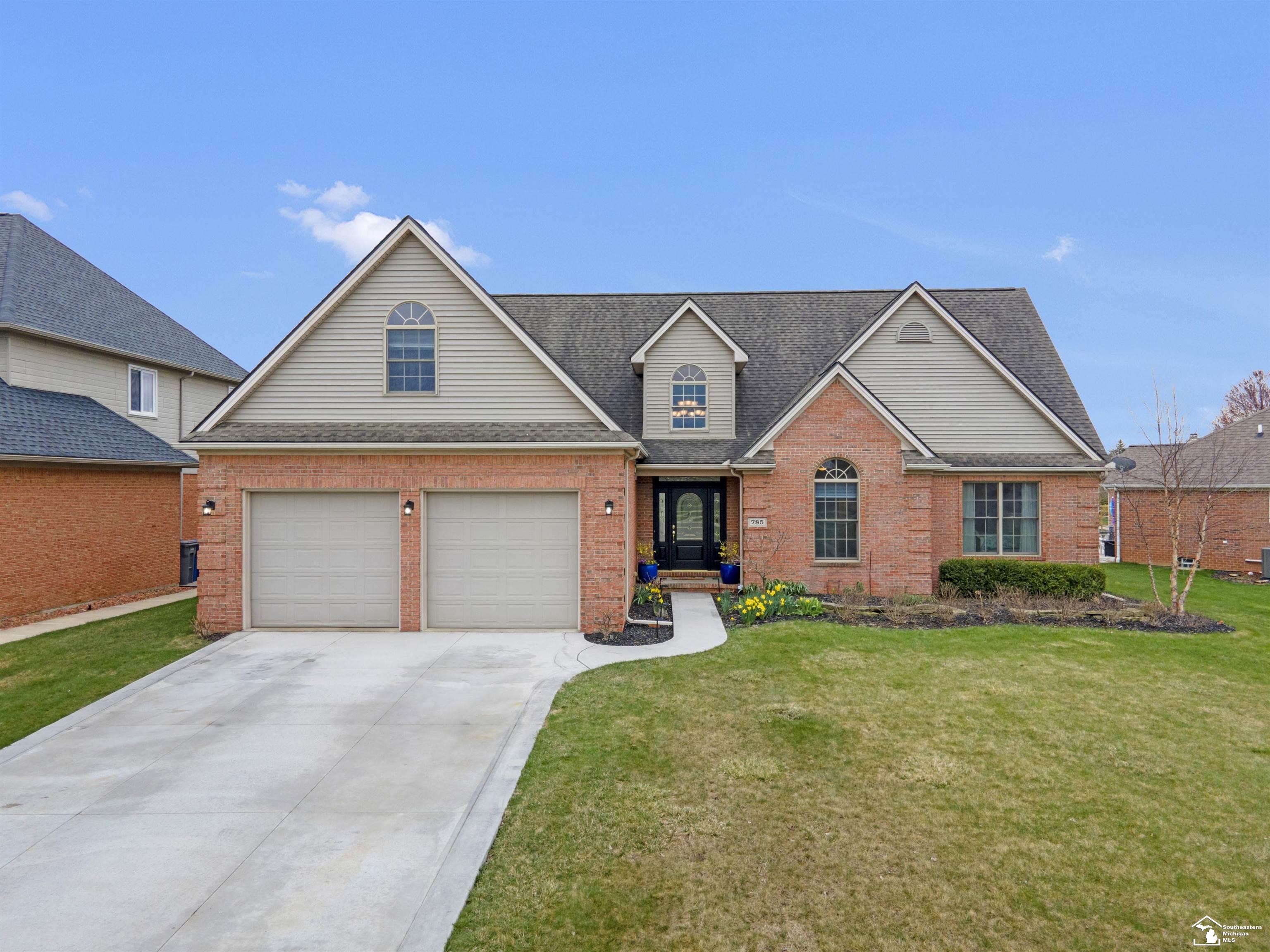 785 Saint James Park Avenue