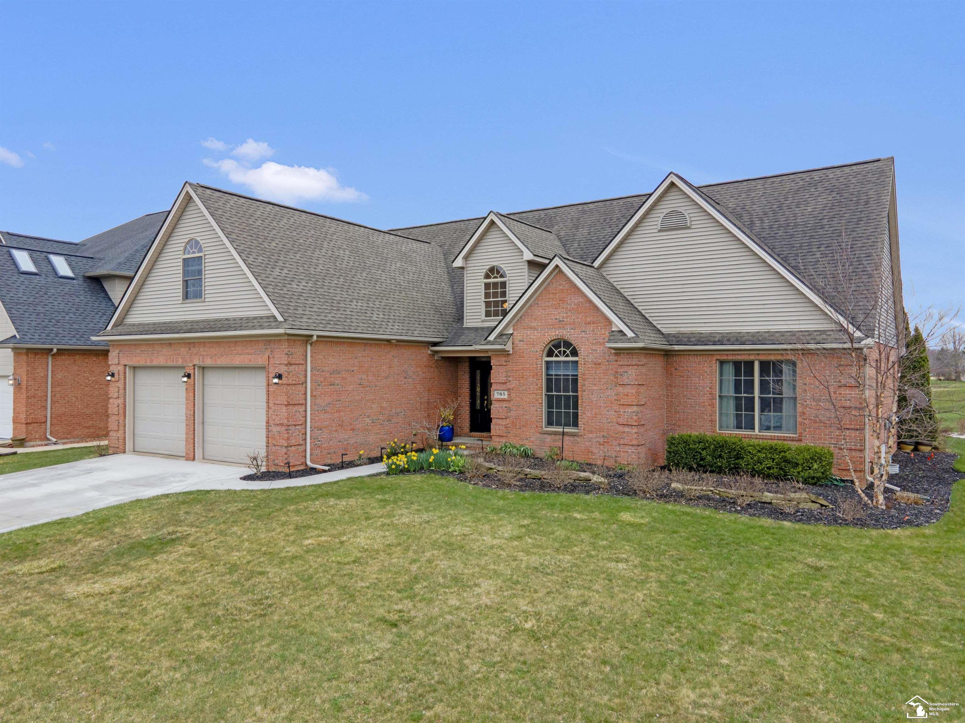 785 Saint James Park Avenue