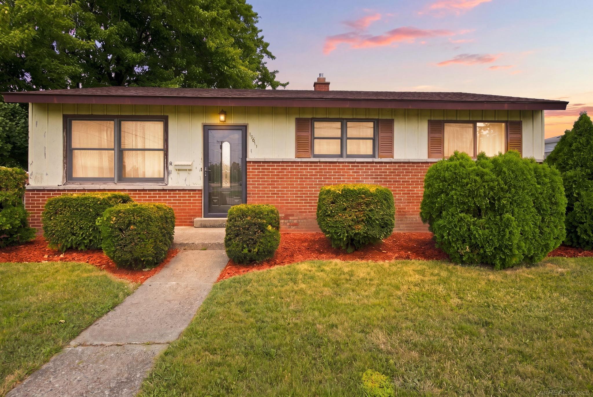15611 common Road