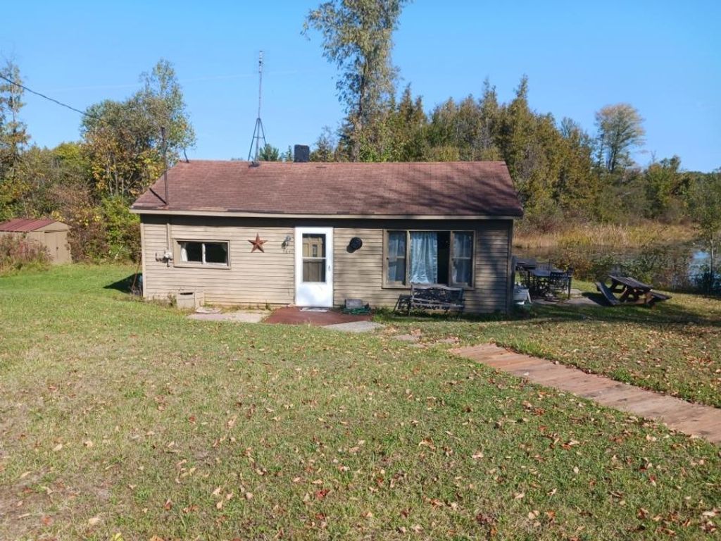 Photo of 5641 Lakeside Drive, Gladwin, MI 48624 (MLS # 50191328)