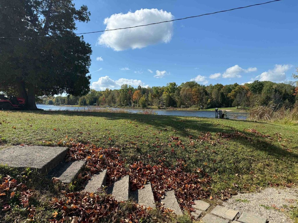 Photo of 5641 Lakeside Drive, Gladwin, MI 48624 (MLS # 50191328)