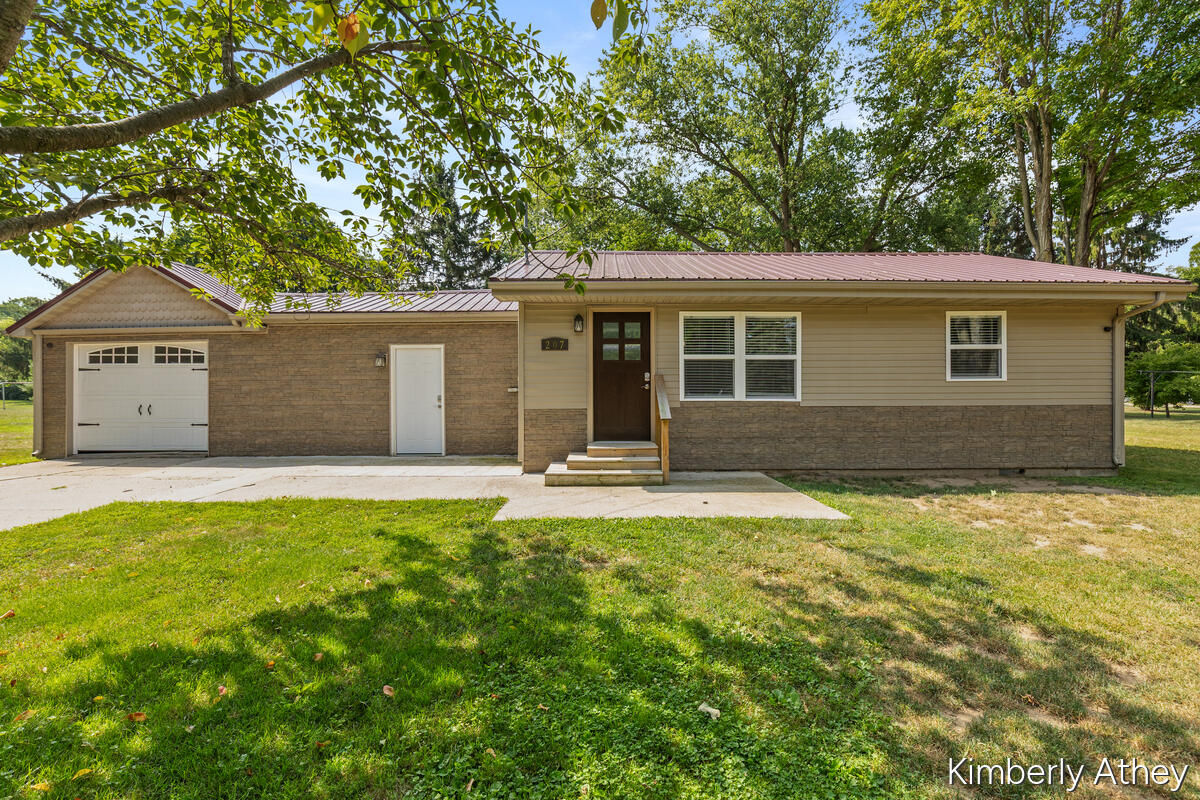 207 W Maple Street