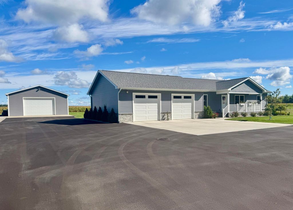 Photo of 233 Red Oak Street, Beaverton, MI 48612 (MLS # 50202998)