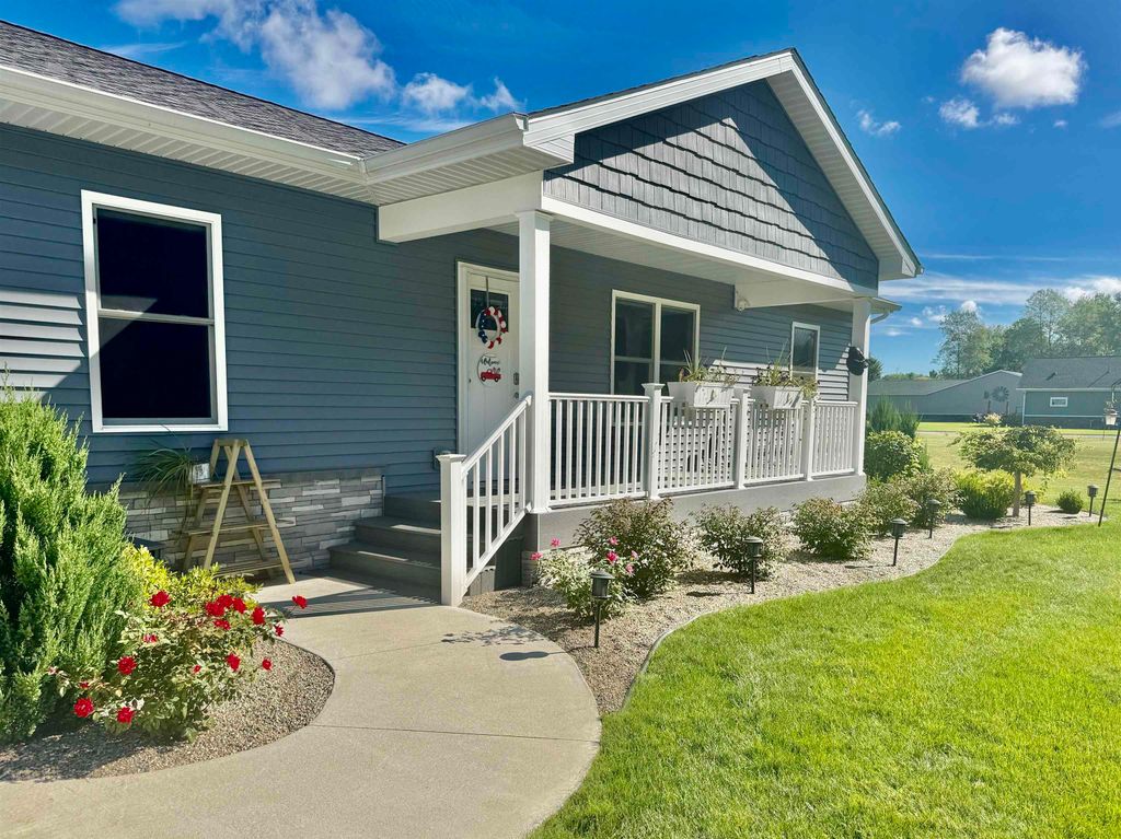 Photo of 233 Red Oak Street, Beaverton, MI 48612 (MLS # 50202998)