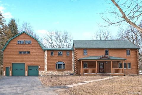 Photo of 1747 Center Drive, Temperance, MI 48182 (MLS # 60966867)
