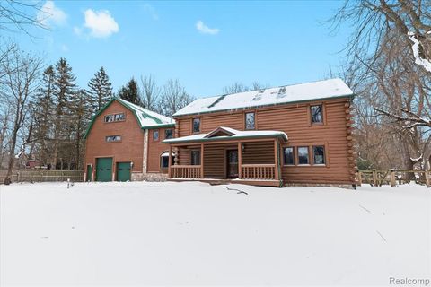 Photo of 1747 Center Drive, Temperance, MI 48182 (MLS # 60966867)