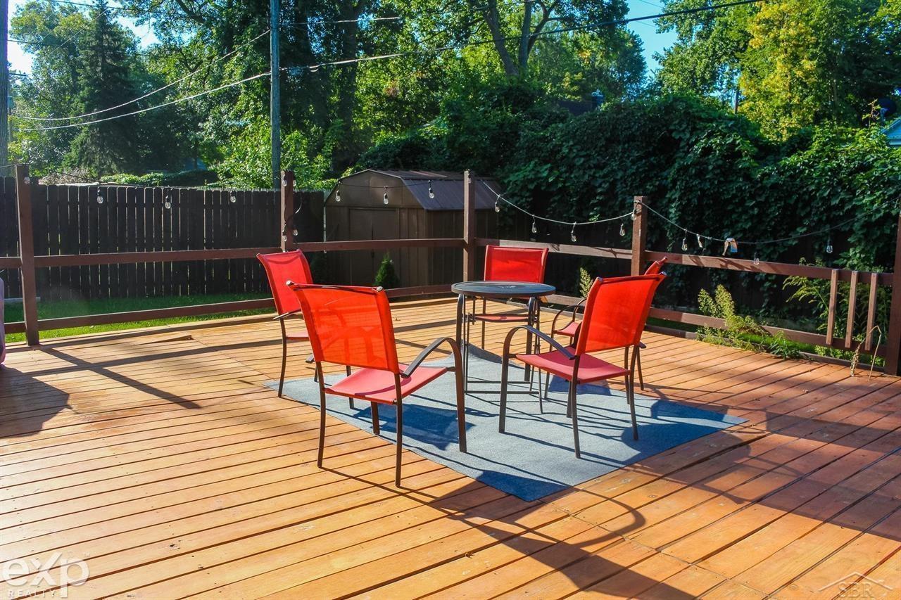 Properties Available 1 - 1 704 Bay Road