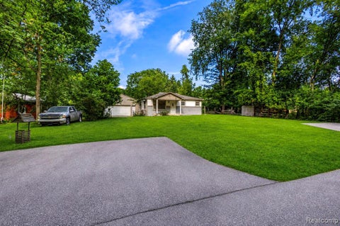 Photo of 35095 Bridgeman Street, Farmington Hills, MI 48335 (MLS # 61021554)