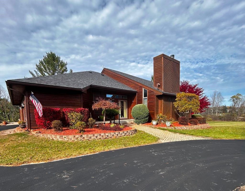 Photo of 5449 Worchester Way, Gladwin, MI 48624 (MLS # 50204321)