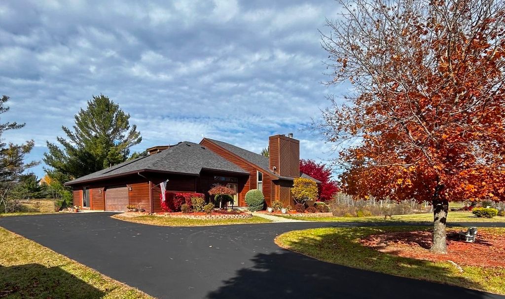 Photo of 5449 Worchester Way, Gladwin, MI 48624 (MLS # 50204321)