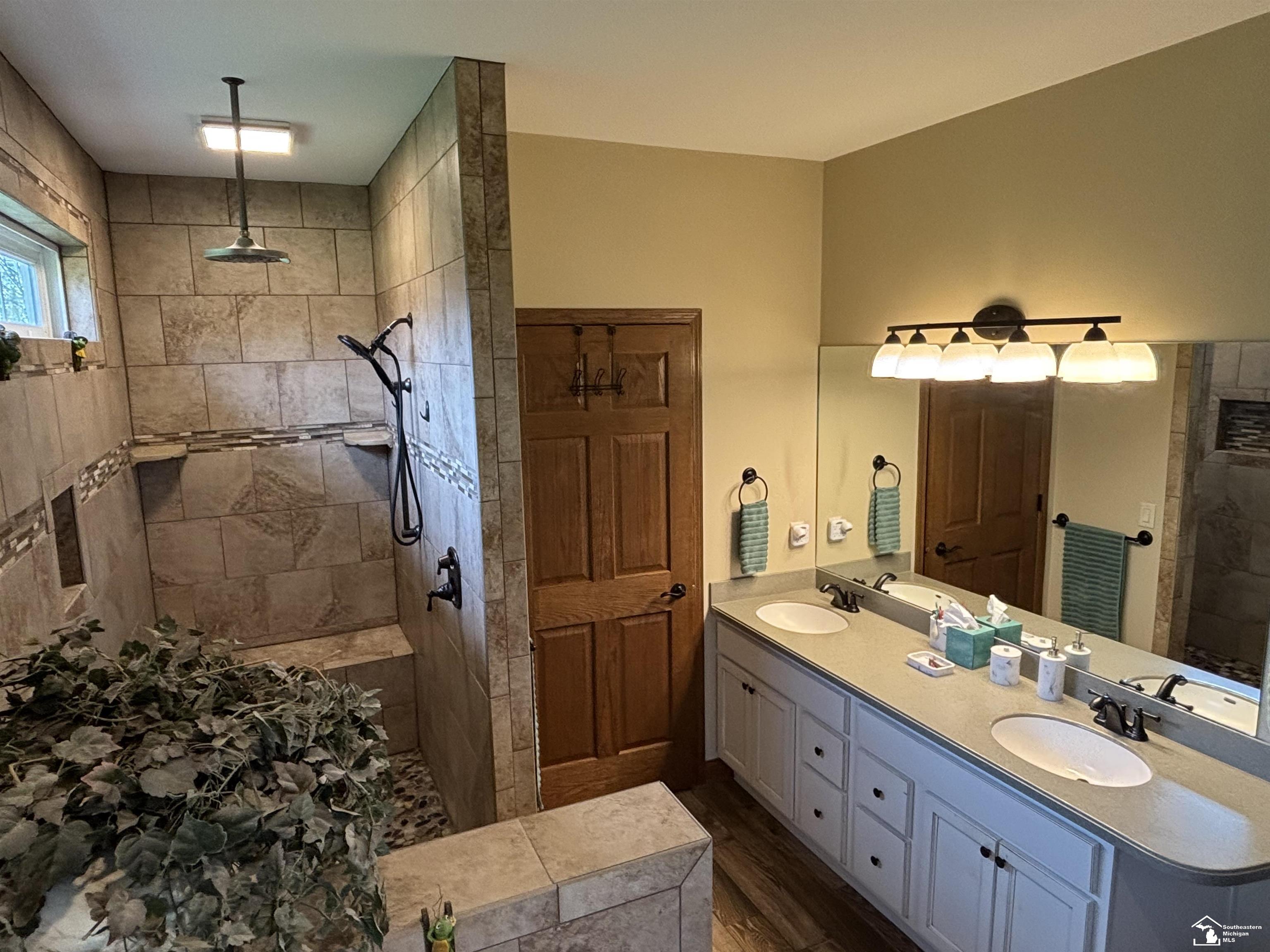 La Salle, Michigan 48145, United States, 4 Bedrooms Bedrooms, ,4 BathroomsBathrooms,Residential,Active,124624