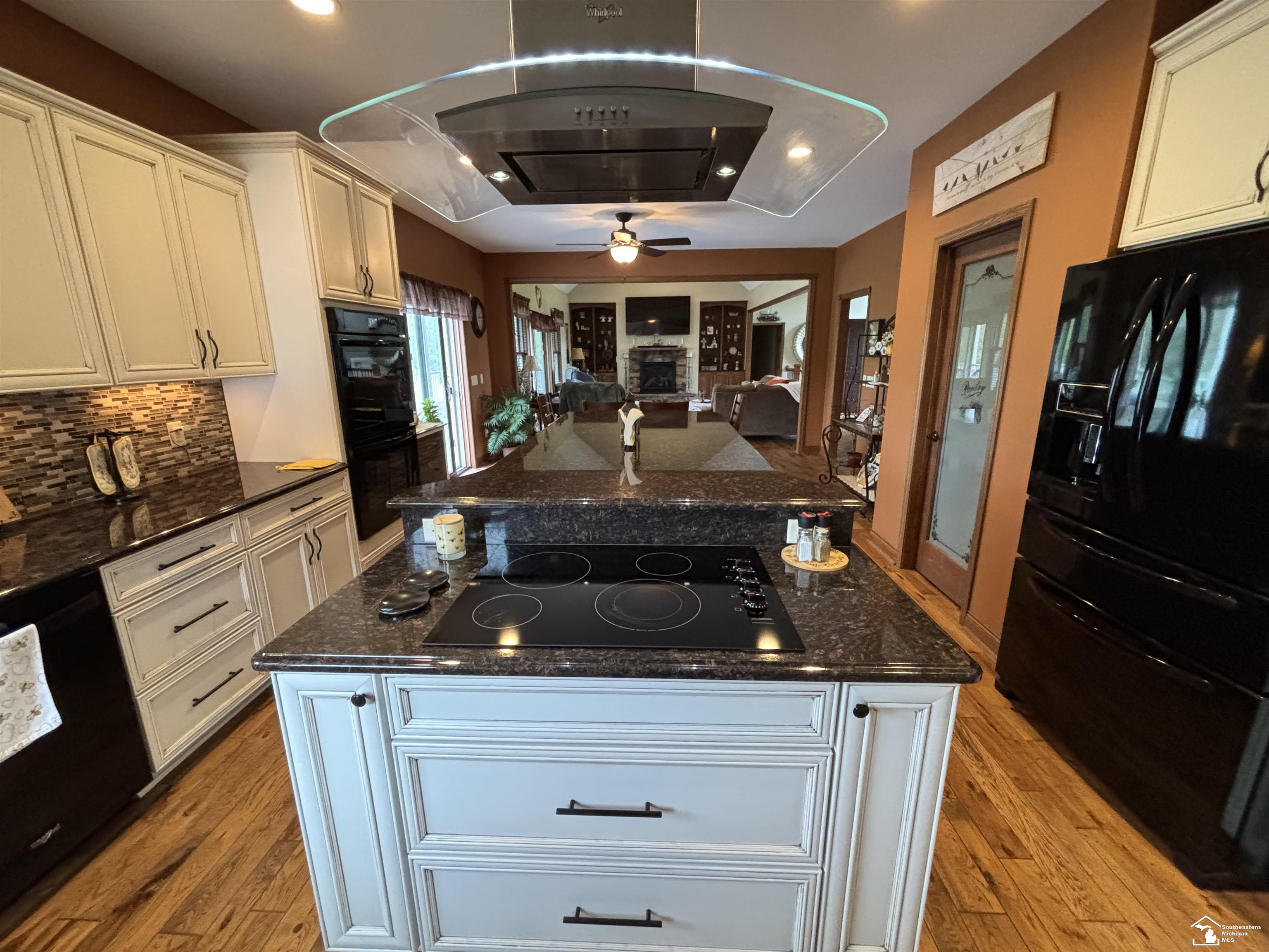 La Salle, Michigan 48145, United States, 4 Bedrooms Bedrooms, ,4 BathroomsBathrooms,Residential,Active,124624