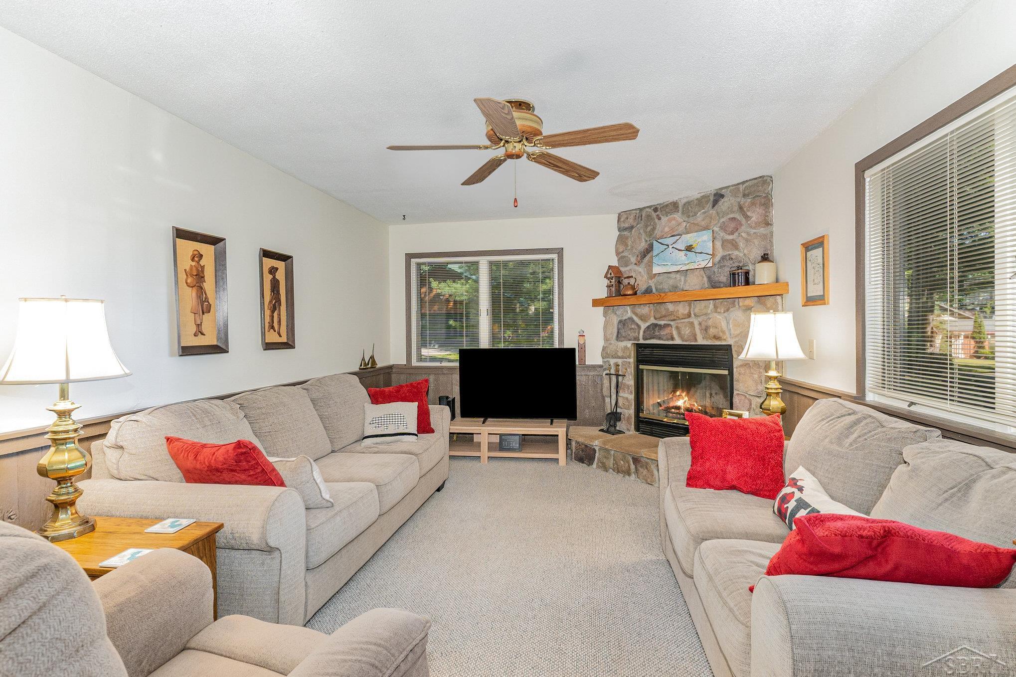 Roscommon, Michigan 48653, United States, 3 Bedrooms Bedrooms, ,2 BathroomsBathrooms,Residential,Pending,195480