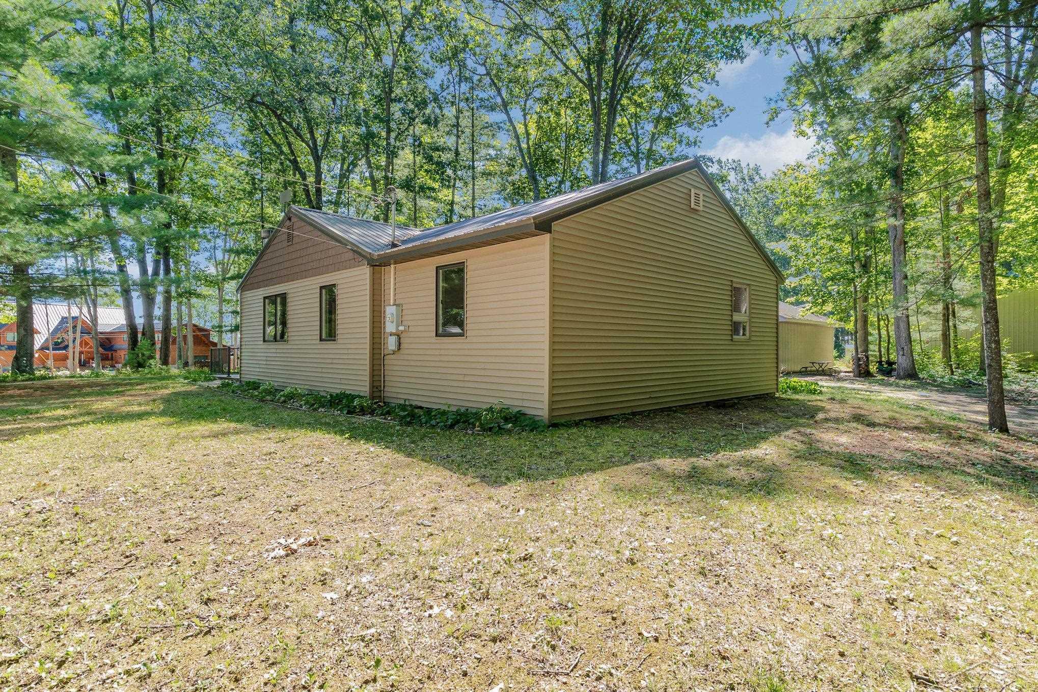 Roscommon, Michigan 48653, United States, 3 Bedrooms Bedrooms, ,2 BathroomsBathrooms,Residential,Pending,195480