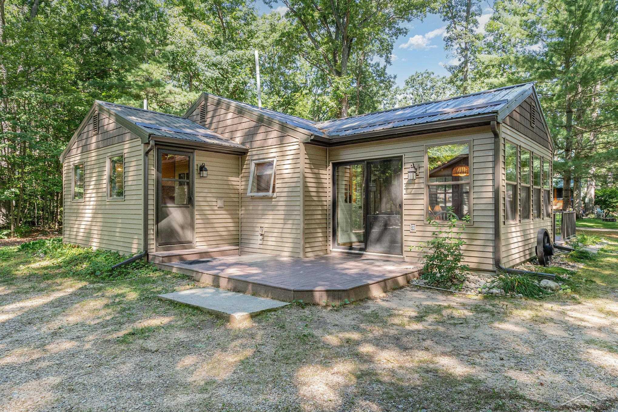 Roscommon, Michigan 48653, United States, 3 Bedrooms Bedrooms, ,2 BathroomsBathrooms,Residential,Pending,195480