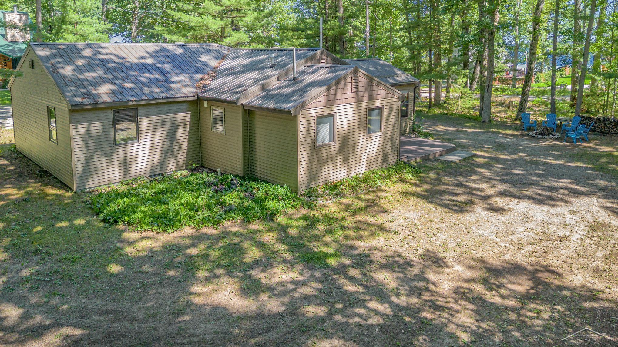 Roscommon, Michigan 48653, United States, 3 Bedrooms Bedrooms, ,2 BathroomsBathrooms,Residential,Pending,195480