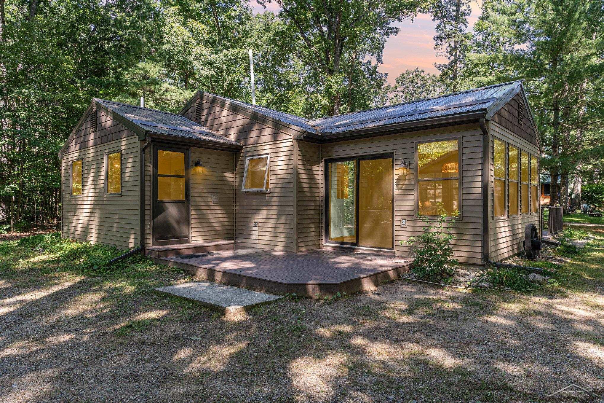 Roscommon, Michigan 48653, United States, 3 Bedrooms Bedrooms, ,2 BathroomsBathrooms,Residential,Pending,195480