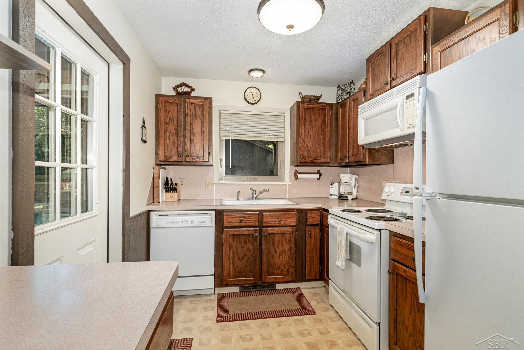 Roscommon, Michigan 48653, United States, 3 Bedrooms Bedrooms, ,2 BathroomsBathrooms,Residential,Pending,195480